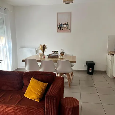 De 40m2 Situe Au Premier Etage